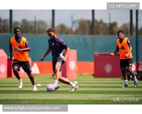 拉什福德积极备战国家德比训练照展现全力以赴的决心与信心 拉什福德积极备战国家德比训练照展现全力以赴的决心与信心