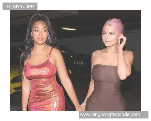 性感网红模特Monica与姐妹团齐聚NBA杯现场引发热议