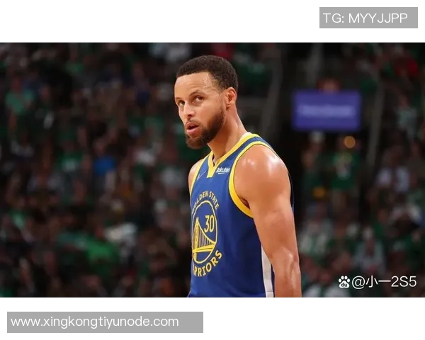 库里解析球队四人得分20的战术布局与个人影响力