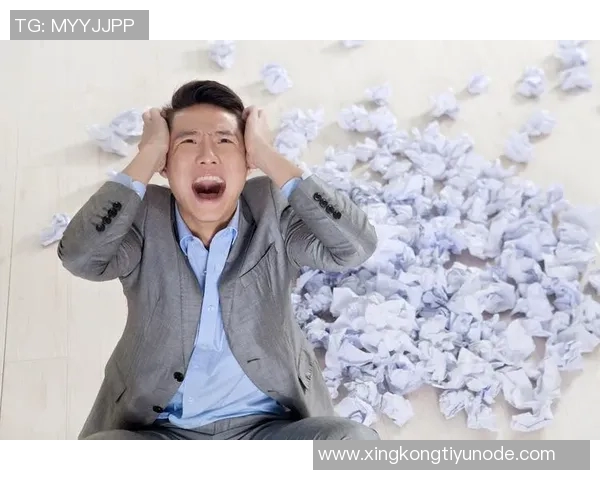 弗兰克谈斯彭斯被换下后的情绪表达对球队失利感到非常失望 弗兰克谈斯彭斯被换下后的情绪表达对球队失利感到非常失望